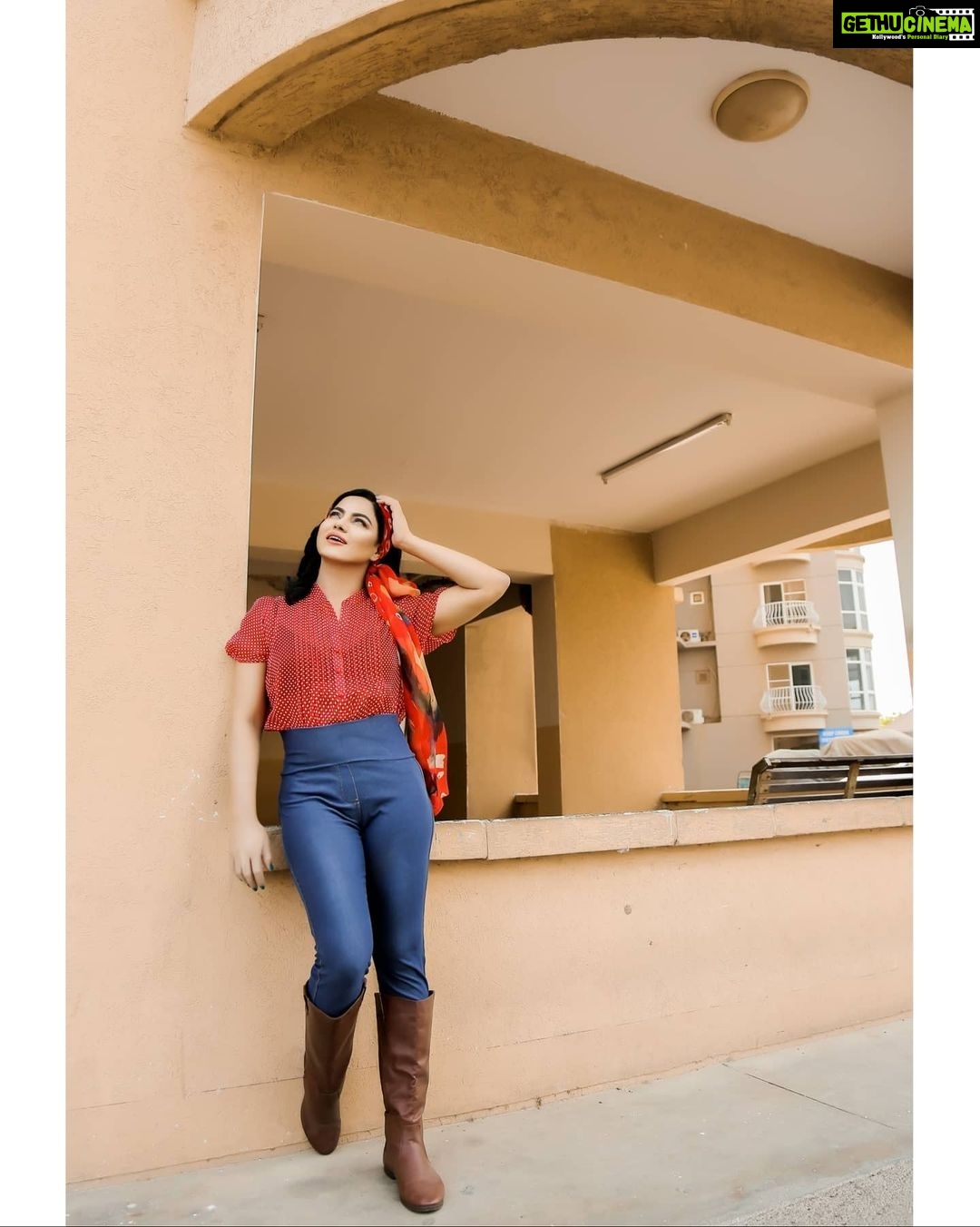 Veena Malik Instagram - #beautiful_world #veenamalik #BeautifulDay🥰😍🤩 #blessed🙏 #blessedwithkurls #lover
