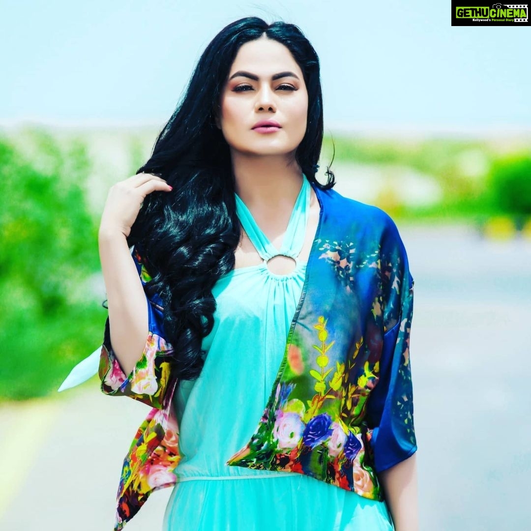 Veena Malik Instagram - #beautifulday #👗👗👗👠👖👔👕🌹🌹🌹🌹🌹🌹🌹🌹🌹🌹 #beautiful_world #💎💎💎💎 #💦💨☔️️⛈🌧💥💧 #lovesummertime