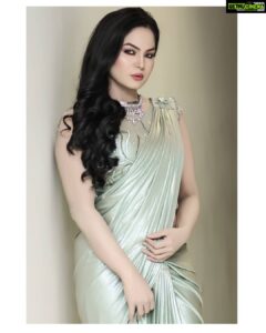 Veena Malik Instagram - #veenamalik #👗👠 #💄💋