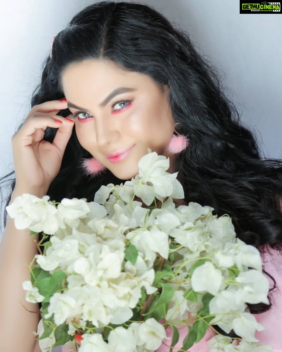 Veena Malik Instagram - #goodmorning #goodvibesonly✨ #✨💫⚡️ #beautiful_world #beautifulday #🥰😍🤩🥰😍🤩