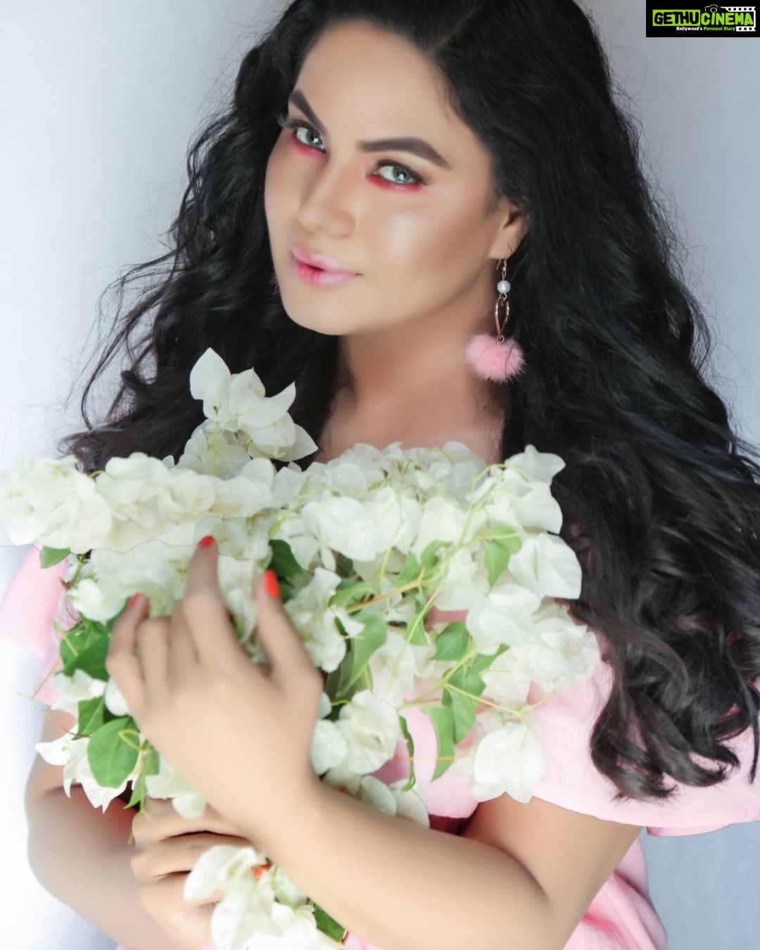 Veena Malik Instagram - #goodmorning #goodvibesonly✨ #✨💫⚡️ #beautiful_world #beautifulday #🥰😍🤩🥰😍🤩