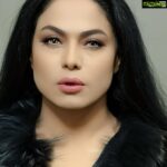 Veena Malik Instagram - Nothing Burns like The Cold💯 #babyitscoldoutside #🔥🔥🔥🔥🔥 #weather #coldweatheroutfit #veenamalik #fashionista #♥︎ #vinnista