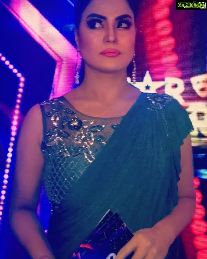 Veena Malik Instagram - Set Pay Pen Kew Nai Hai✒️😩🤒⏰😠 #veenamalik