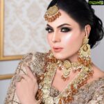 Veena Malik Instagram - Oh This Look is everything Love 🔥💋🥰❤️ Farah signature makeup Gorgeous look by 𝐅𝐚𝐫𝐚𝐡 𝐇𝐚𝐢𝐝𝐞𝐫 🔥😍🙈💕 . . Book your Appointment: +9231 2550 7372 Decore sweetheart @zainabdecors . Coordination @keune.pakistan.academy aroozarehmani @munibaaslam Styling @harry_events_and_pr Beautiful Jewellery @gorgeousjewelery Dress @asianbrides_by_haroon Best photographer @arjanjuaofficial #makeup #makeuptutorial #makeupartist #makeupvideos #makeuptransformation #makeuplooks #makeupaddict #makeuplover #makeupwedding #makeupoftheday #makeupartistsworldwide #makeupinspiration #makeupclass #makeupinsta #instafashion #islamabad #highlights #liner #instalikes #instapic #pakistanibride #bridalshower #weddingdress #traditionalbride #celebrity #signaturbride #naturalbeauty#weddingseason #fashiondesignerlife