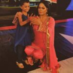 Veena Malik Instagram - Getting this Beautiful Baby Girl a perfect Selfie❤️😘😍👌🤳 #veenamalik #selfietime