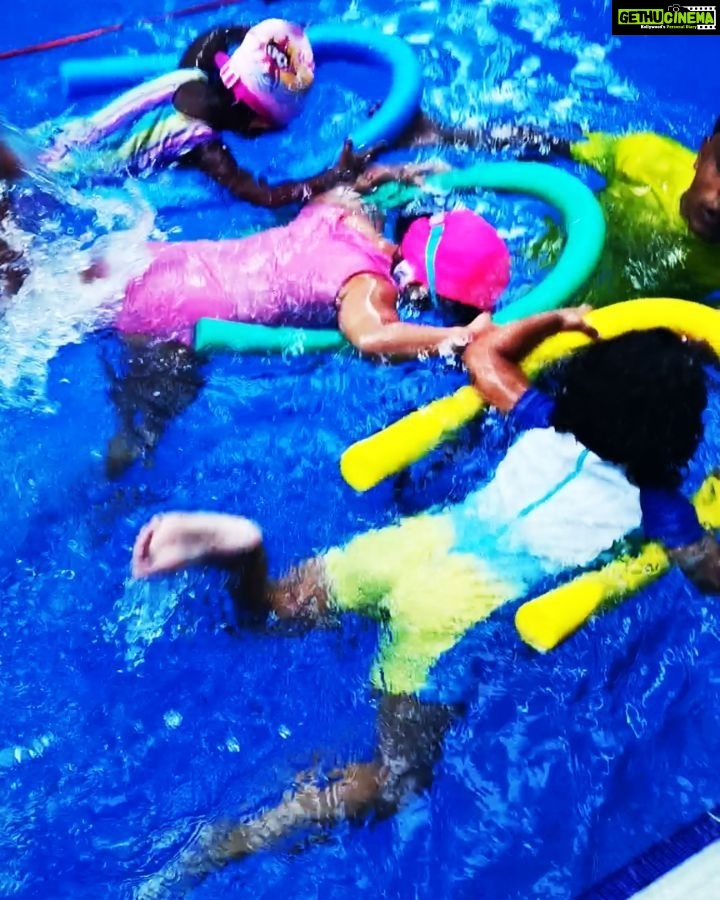 Veena Malik Instagram - #veenamalik #wowkids #mykiddos #swimminglessons #BamBam❤️😜💙 #immi❤️🤣😍 #mamasboy #mamasgirl