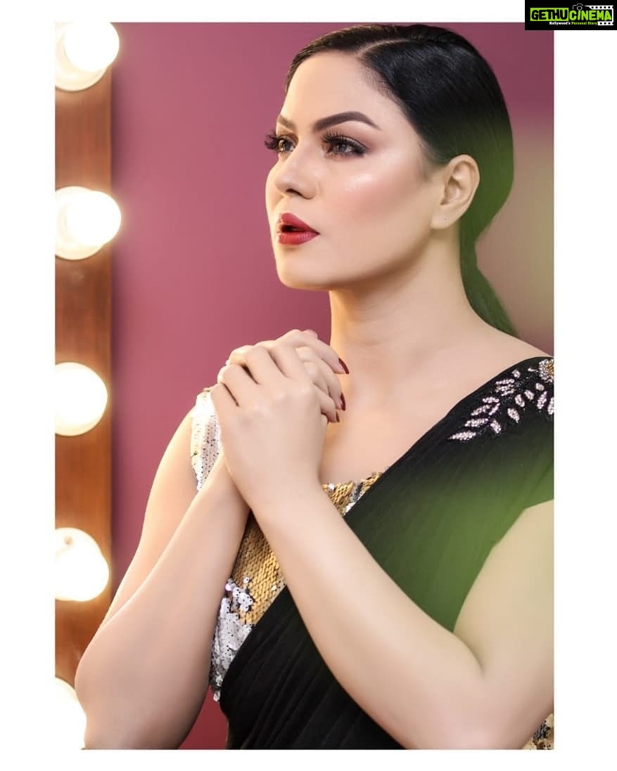 Veena Malik Instagram - Never lose an opportunity of seeing anything beautiful, for beauty is God's handwriting.... #veenamalik #beauty