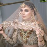 Veena Malik Instagram - Can’t Get Enough of This look♥️💯💋❤️ 👰‍♀️ Farah signature makeup Gorgeous look by 𝐅𝐚𝐫𝐚𝐡 𝐇𝐚𝐢𝐝𝐞𝐫 🔥😍🙈💕 . . Book your Appointment: +9231 2550 7372 Decore sweetheart @zainabdecors . Coordination @keune.pakistan.academy @aroozarehmani @munibaaslam Styling @harry_events_and_pr Beautiful Jewellery @gorgeousjewelery Dress @asianbrides_by_haroon Best photographer @arjanjuaofficial #makeup #makeuptutorial #makeupartist #makeupvideos #makeuptransformation #makeuplooks #makeupaddict #makeuplover #makeupwedding #makeupoftheday #makeupartistsworldwide #makeupinspiration #makeupclass #makeupinsta #instafashion #islamabad #highlights #liner #instalikes #instapic #pakistanibride #bridalshower #weddingdress #traditionalbride #celebrity #signaturbride #naturalbeauty#weddingseason #fashiondesignerlife