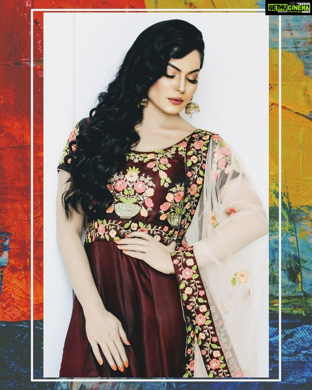 Veena Malik Instagram - #veenamalik #π«π«π« #maroon #fashion #ππ»ππ»ππ»ππ»ππ»ππ»ππ»ππ»ππΌππΊππππΉπΉπΉπͺπΌπͺπΌππ»