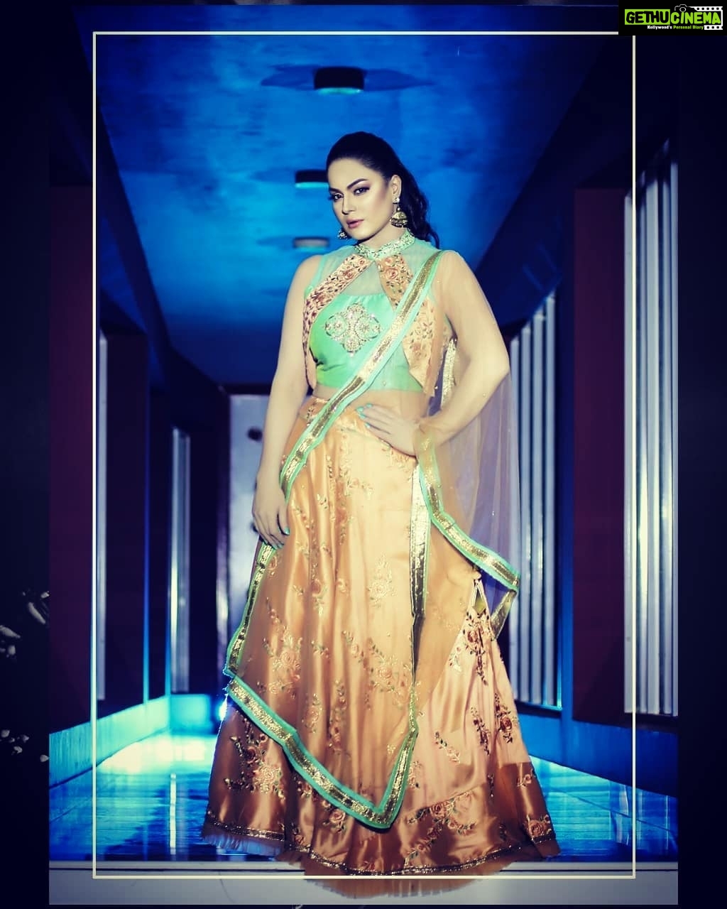 Veena Malik Instagram - #thisdress #veenaMalik #twirling #😜😜😜 #moments❤️✨
