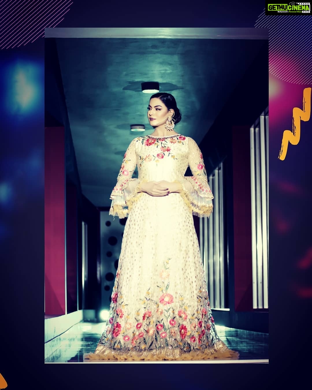 Veena Malik Instagram - Oh Thiz Dress🙌❤💫💞 #veenamalik #queen👑