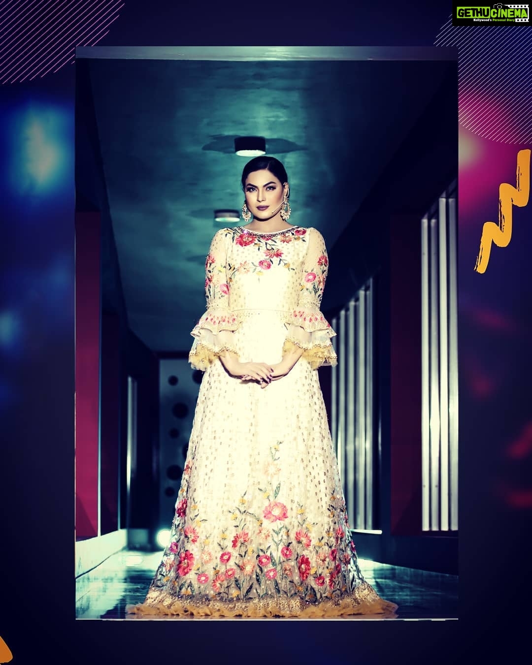 Veena Malik Instagram - Oh Thiz Dress🙌❤💫💞 #veenamalik #queen👑