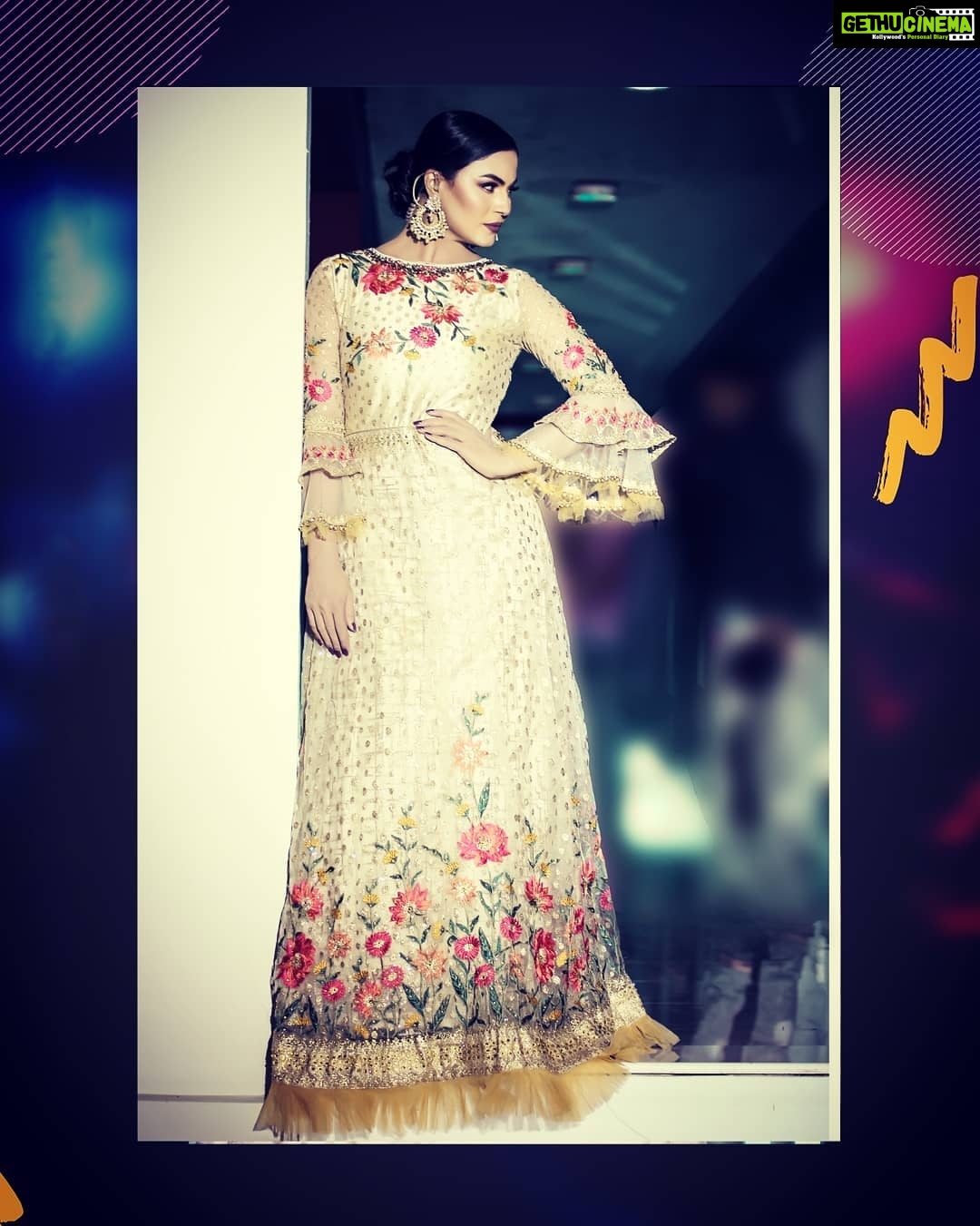 Veena Malik Instagram - Oh Thiz Dress🙌❤💫💞 #veenamalik #queen👑