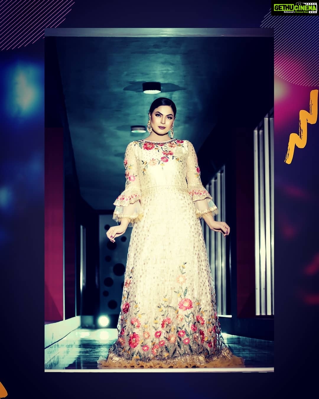 Veena Malik Instagram - Oh Thiz Dress🙌❤💫💞 #veenamalik #queen👑