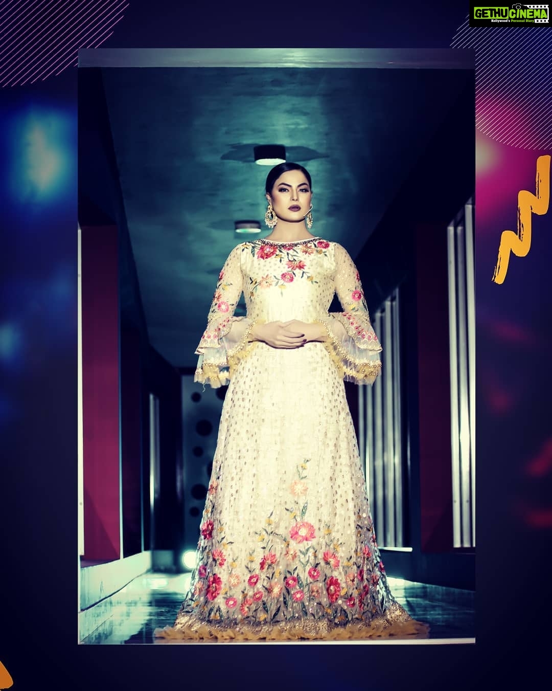 Veena Malik Instagram - Oh Thiz Dress🙌❤💫💞 #veenamalik #queen👑