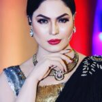 Veena Malik Instagram – hamāre zarf kā logoñ ne imtihān liyā 
zarā sī baat kā dil meñ malāl kyā rakhte 
#veenamalik