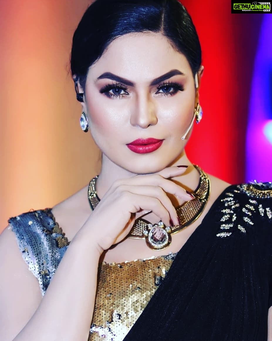 Veena Malik Instagram - hamāre zarf kā logoñ ne imtihān liyā zarā sī baat kā dil meñ malāl kyā rakhte #veenamalik