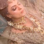 Veena Malik Instagram - Farah signature makeup Gorgeous look by 𝐅𝐚𝐫𝐚𝐡 𝐇𝐚𝐢𝐝𝐞𝐫 🔥😍🙈💕 . . Book your Appointment: +9231 2550 7372 Decore sweetheart @zainabdecors . Coordination @keune.pakistan.academy @aroozarehmani @munibaaslam Styling @harry_events_and_pr Beautiful Jewellery @gorgeousjewelery Dress @asianbrides_by_haroon Best photographer @arjanjuaofficial #makeup #makeuptutorial #makeupartist #makeupvideos #makeuptransformation #makeuplooks #makeupaddict #makeuplover #makeupwedding #makeupoftheday #makeupartistsworldwide #makeupinspiration #makeupclass #makeupinsta #instafashion #islamabad #highlights #liner #instalikes #instapic #pakistanibride #bridalshower #weddingdress #traditionalbride #celebrity #signaturbride #naturalbeauty#weddingseason #fashiondesignerlife