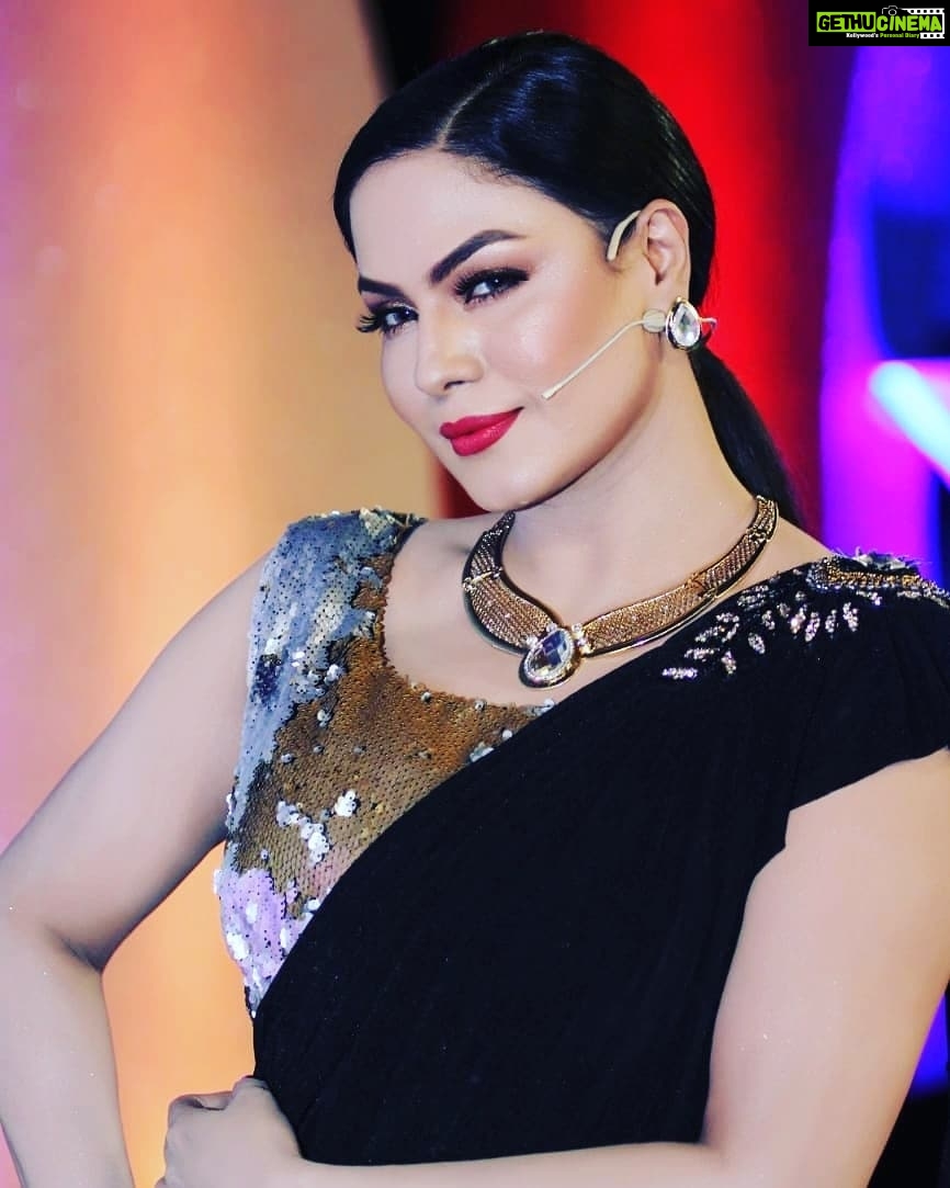 Veena Malik Instagram - hamāre zarf kā logoñ ne imtihān liyā zarā sī baat kā dil meñ malāl kyā rakhte #veenamalik