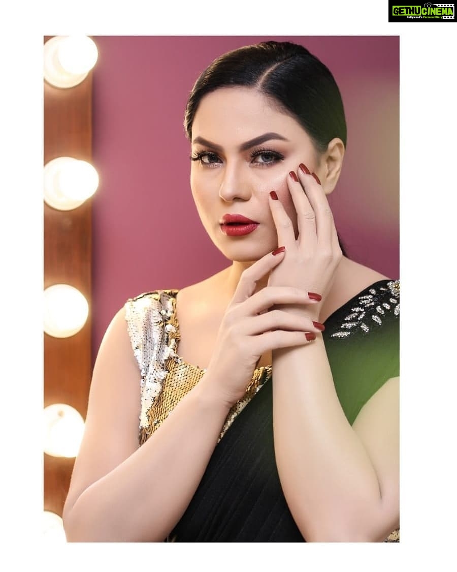 Veena Malik Instagram - Never lose an opportunity of seeing anything beautiful, for beauty is God's handwriting.... #veenamalik #beauty