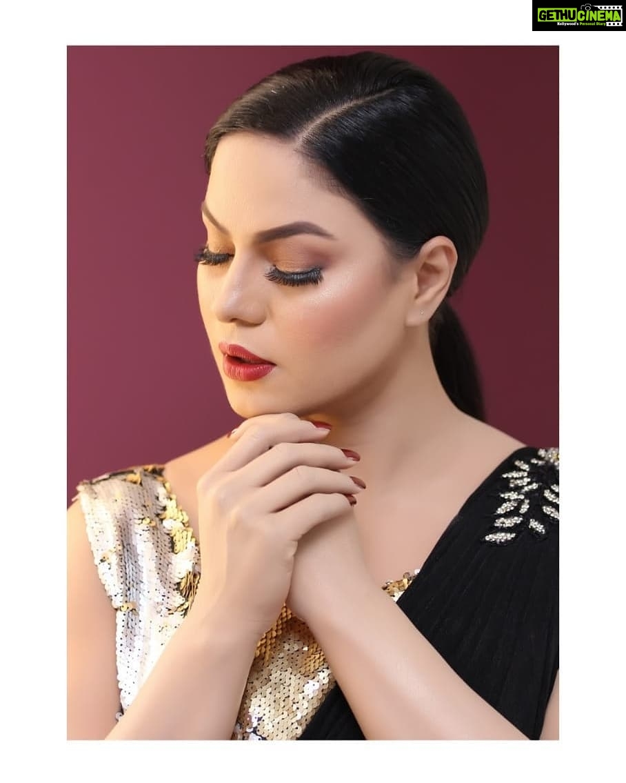 Veena Malik Instagram - Never lose an opportunity of seeing anything beautiful, for beauty is God's handwriting.... #veenamalik #beauty
