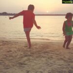 Veena Malik Instagram - #veenamalik #sunsetlover #mykids #mybabies❤️🌹❤️