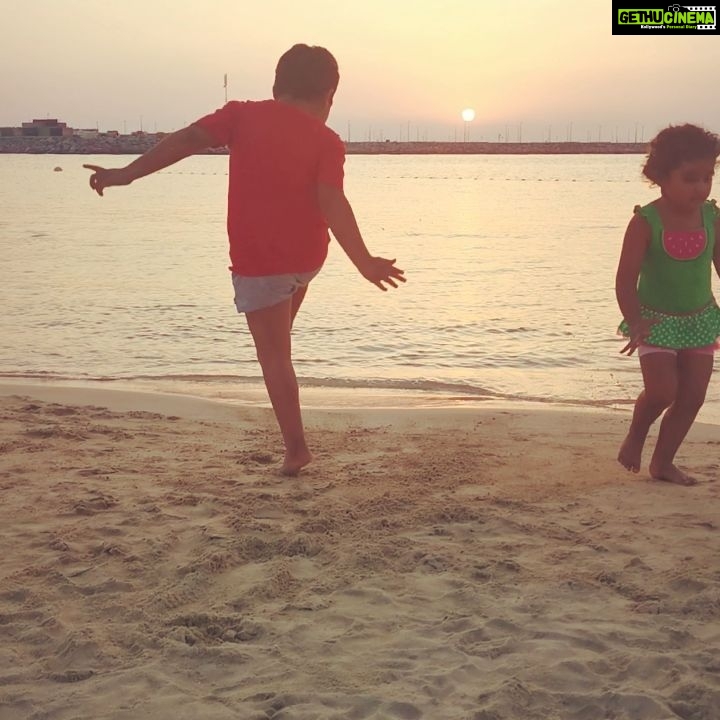 Veena Malik Instagram - #veenamalik #sunsetlover #mykids #mybabies❤️🌹❤️