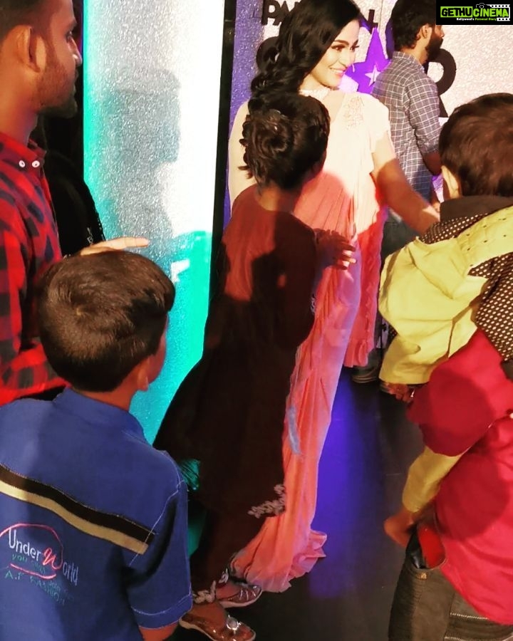 Veena Malik Instagram - #fanmoments❤️ are always Special❤ #veenamalik