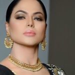 Veena Malik Instagram – Where Elegance meets Traditions♥️… where passion meets Beauty💋

I was shooting for An @arynewstv and got this beautiful piece of Jewellery by @newera.jewellers and I absolutely fall in love with it… it surly added so much class to my Black Saree♥️❤️💋🔥

@theveenamalik @newera.jewellers @tahseenkhanoffical @mateenshahphotography #traditinlajewellery #jewellery @mateenshahphotography #newerajewellers #♥️💐♥️