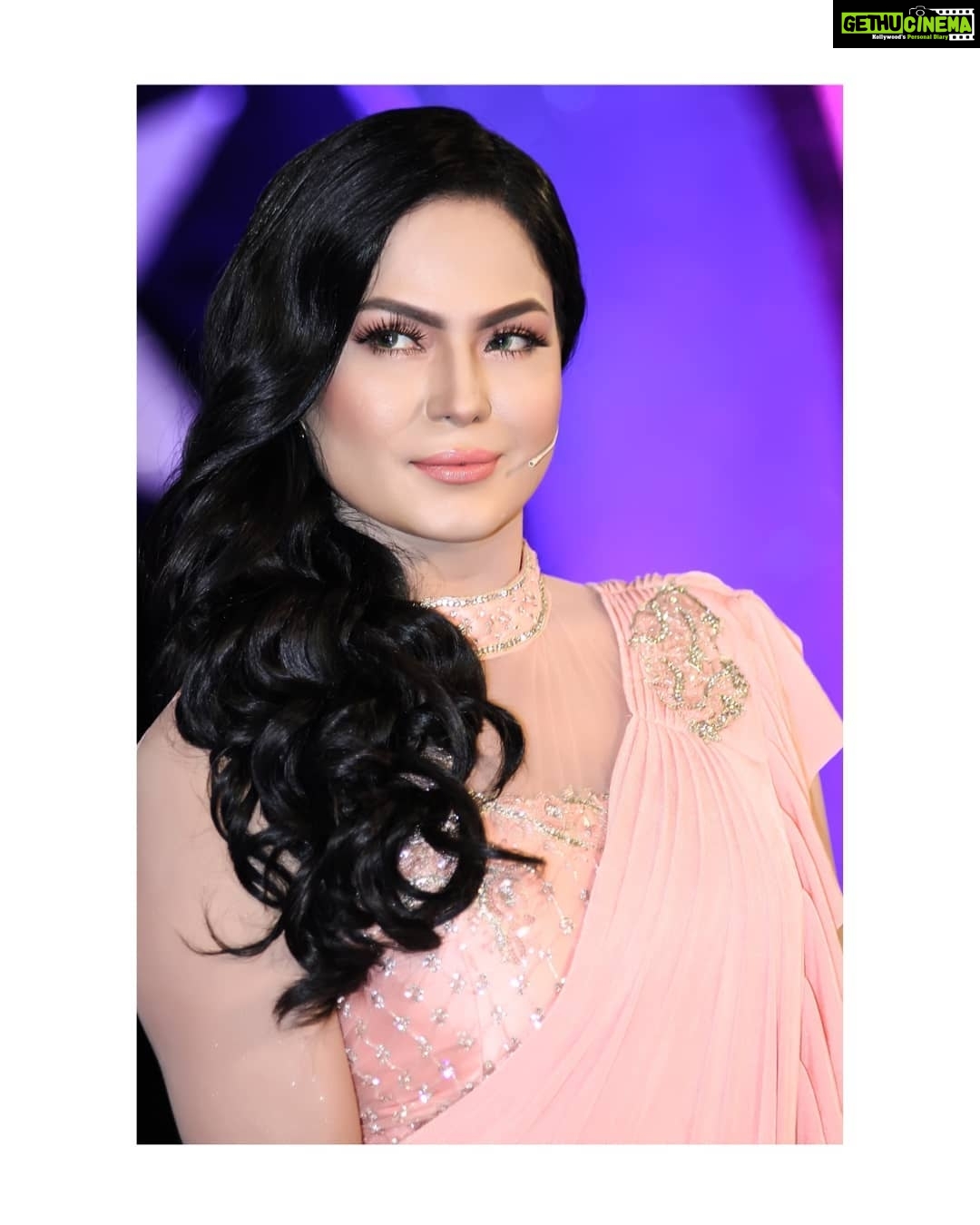 Veena Malik Instagram - It is better to fail in originality than to succeed in imitation. #VeenaMalik Karachi, Pakistan