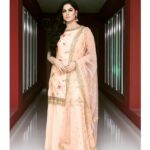 Veena Malik Instagram - Sunrise paints the sky with pinks and the sunset with peaches. Cool to warm. So is the progression from childhood to growing up. #VeenaMalik Karachi, Pakistan
