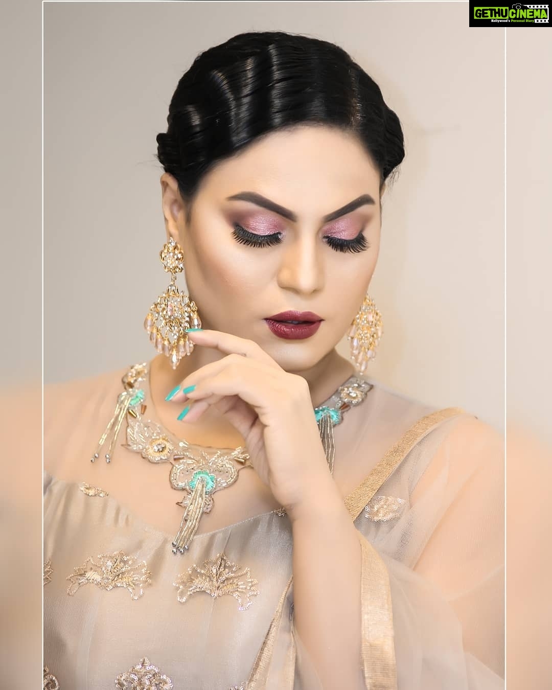 Veena Malik Instagram - #veenamalik #pakistanstar #Queen
