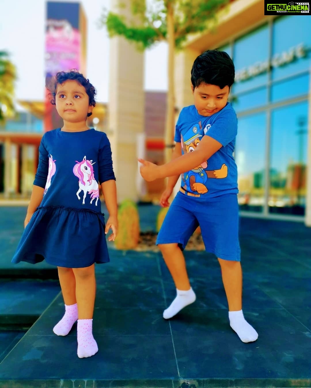 Veena Malik Instagram - #veenamalik #mybabies❤️🌹❤️ #funtimestogether