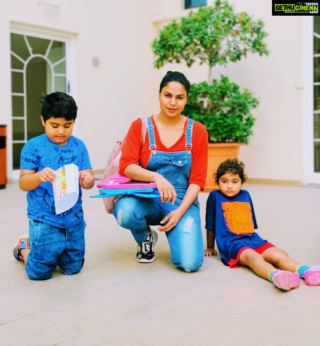 Veena Malik Instagram - #steppingintoweekend #veenamalik