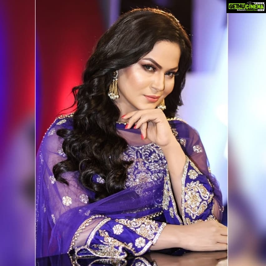 Veena Malik Instagram - "When I'm with Purple, I'm totally with Purple; when I'm doing my thing, I'm totally doing my own thing." #VeenaMalik Karachi, Pakistan