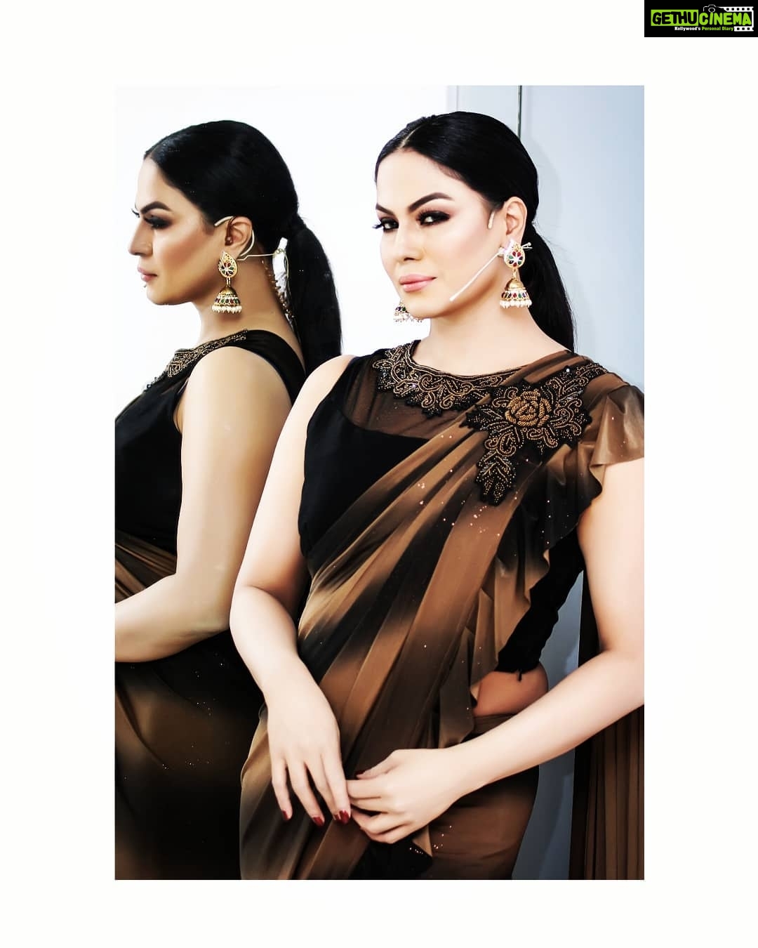 Veena Malik Instagram - "If you want light to come into your life, you need to stand where it is shining." #VeenaMalik Karachi, Pakistan