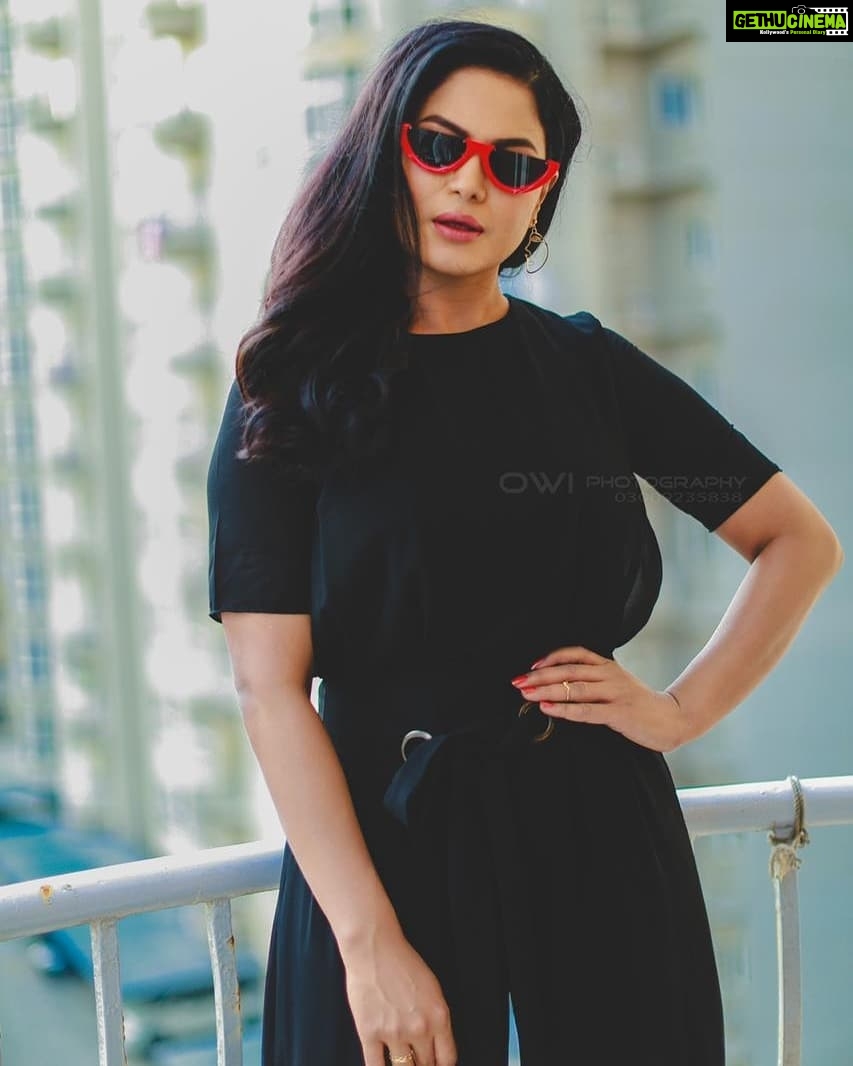 Veena Malik Instagram - Take the risk or lose the chance. Earrings and Shades by: @offbeat_pk k Photography: @owiphotography #VeenaMalik Karachi, Pakistan