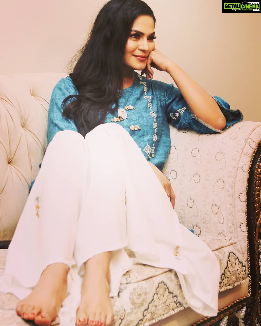 Veena Malik Instagram - Just be happy it drives people crazy. Wearing: @ajmairtahirofficial #VeenaMalik Karachi, Pakistan