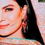 Veena Malik Instagram - ہم بھی قائل ہیں وفا میں استواری کے مگر  کوئی پوچھے کون کس کو عمر بھر اچھا لگا اپنی اپنی چاہتیں ہیں لوگ اب جو بھی کہیں  اک پری پیکر کو اک آشفتہ سر اچھا لگا#VeenaMalik