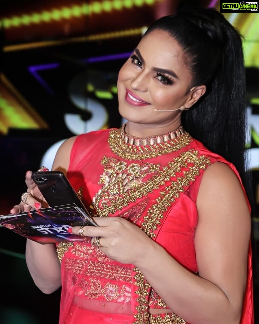 Veena Malik Instagram - There is nothing stronger than a women who has rebuilt herself. #VeenaMalik Karachi, Pakistan