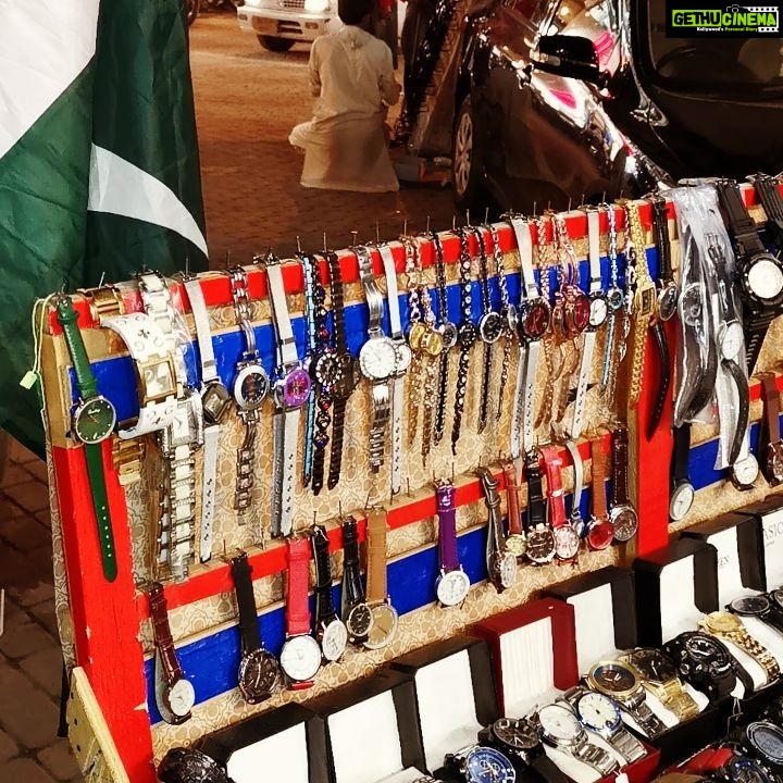Veena Malik Instagram - I want to show the world how My family has been celebrating 14th of August... I am a very private person wen it comes to my family... But On this ocassion of #IndependenceDay i want to share our Love n passion with The Entire Pakistan❤ #pakistanzindabad💚💚💚 #VeenaMalik