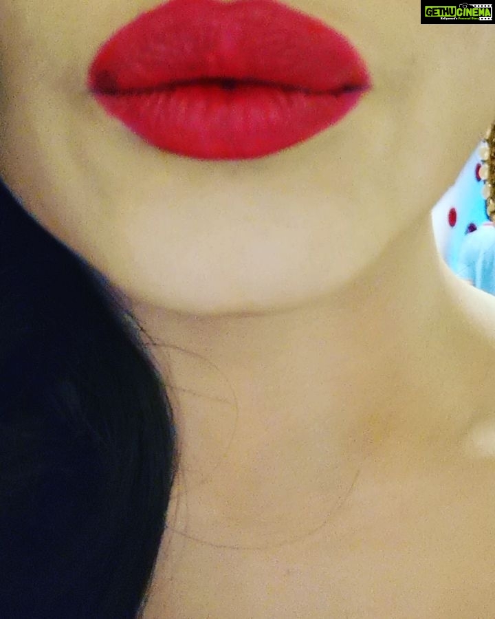 Veena Malik Instagram - #lovemakeup❤️ #❤ #veenamalik #LoveLife #blessed🙌 #Queen