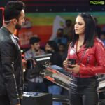 Veena Malik Instagram – About Last night at ARY studio For A cricket show Hosted by everyone’s most favourite waseemBadami…. 

Had so much fun… specially Off camera had coffee n Lots of chitchat with my Own Gang… had all my team members so it was more like a friends evening out🤪🔥💋❤️💐

#veenamalik @irfanistan