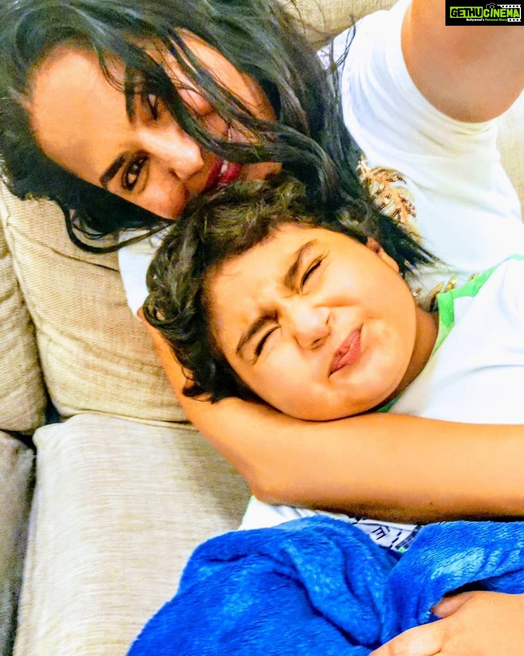 Veena Malik Instagram - Children are not a distraction from more important work. They are the most important work. Having some fun time with Bam Bam! #VeenaMalik #VeenaMalikKids Karachi, Pakistan