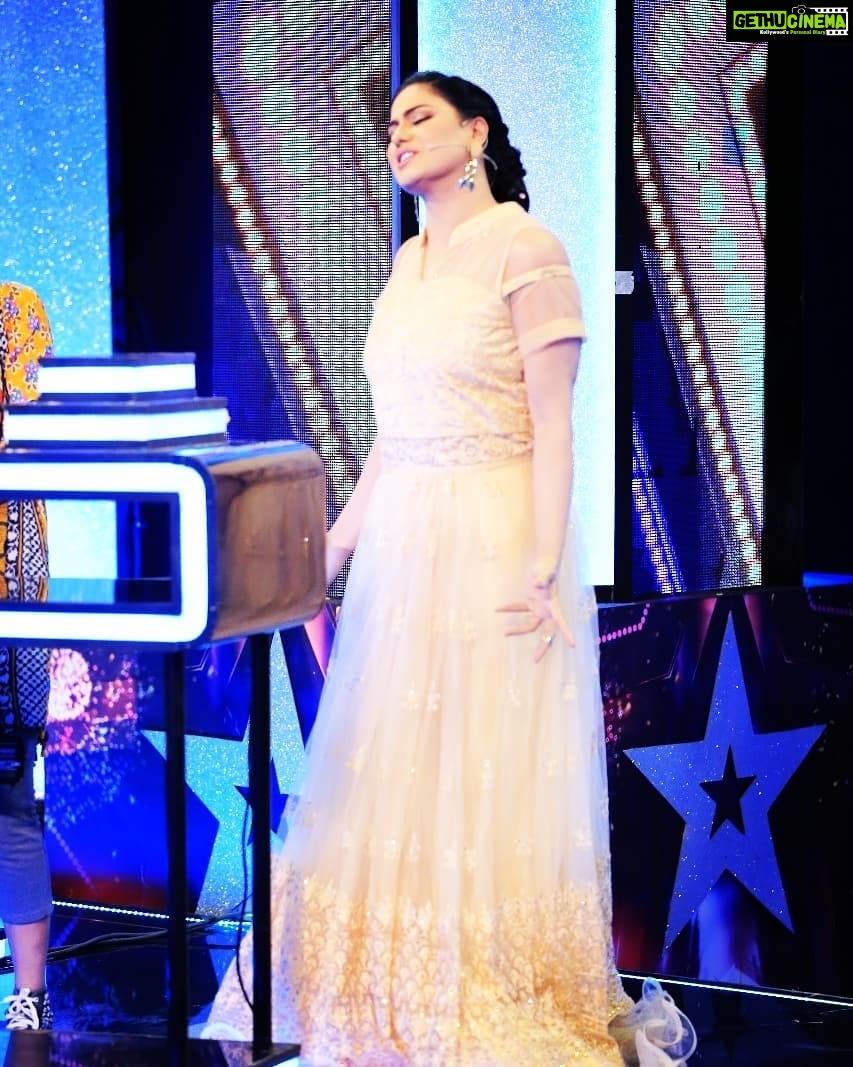 Veena Malik Instagram - #moods #veenamalik #veena #queen👑 #inthemoment
