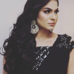 Veena Malik Instagram - #Repost @nichelifestyle • • • • • • We must say black really complements @theveenamalik #VeenaMalik