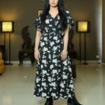 Veena Malik Instagram - A beautiful Dress can be as exiting as a poem…🦋🎉✅ Roberto Cavalli #veenamalik @parien_house @tahseenkhanoffical @mateenshahphotography #💐♥️💋
