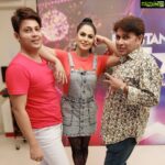Veena Malik Instagram – My Makeup Team.
@tahseenkhanoffical for creating these amazing looks!
#VeenaMalik