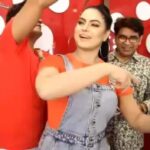Veena Malik Instagram – Our shoot routine is hectic and long hours and lil fun dose is really important. It keeps it going, smooth & so much fun.

Some fun on the sets of #PakistanStar.
#VeenaMalik Karachi, Pakistan