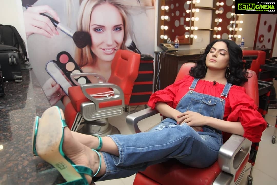 Veena Malik Instagram - Rest when you're weary. Refresh and renew yourself, your body, your mind, your spirit. Then get back to work. #VeenaMalik